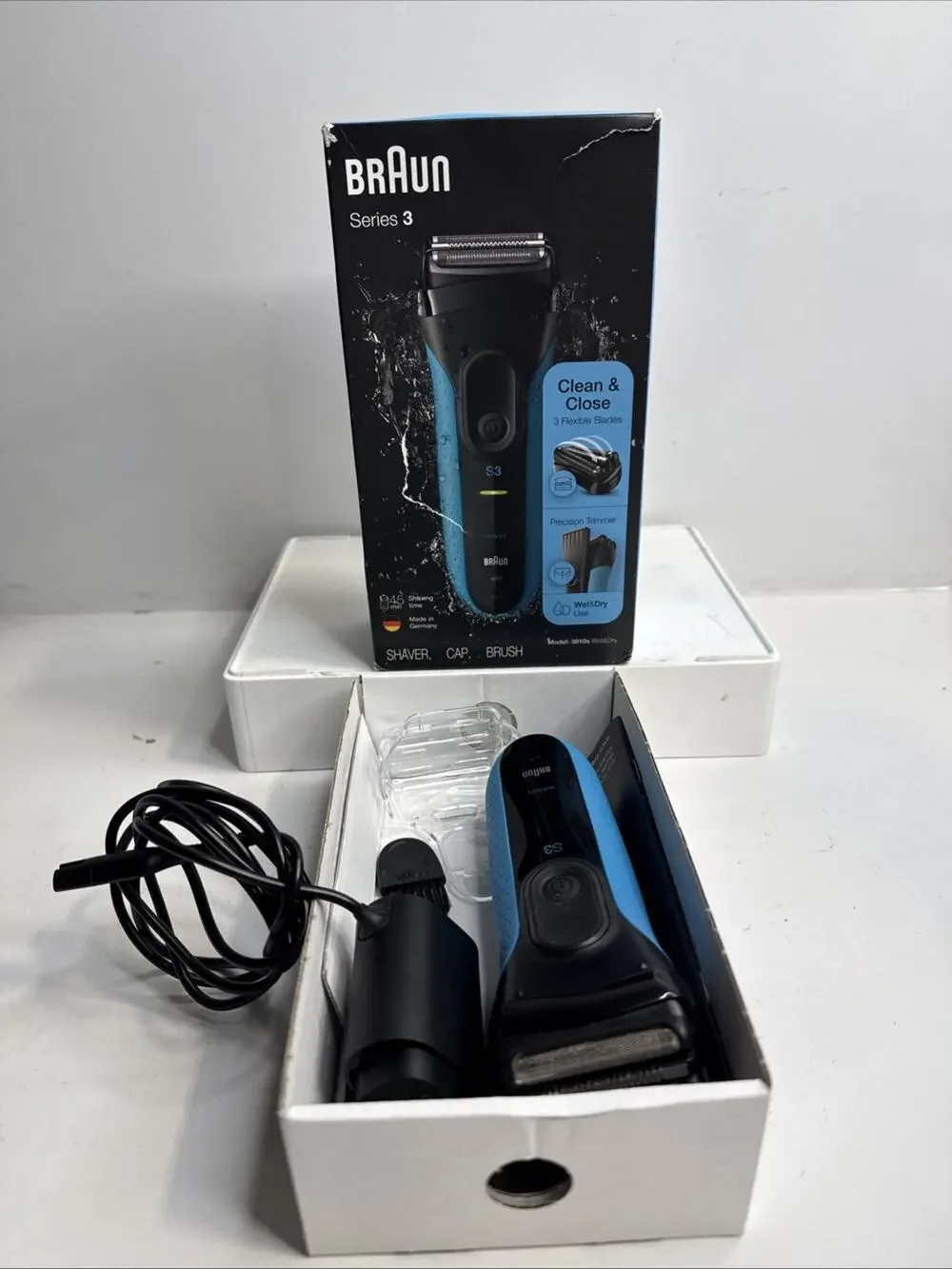 Braun Series 3 Wet/Dry Shaver 3010s with Charger